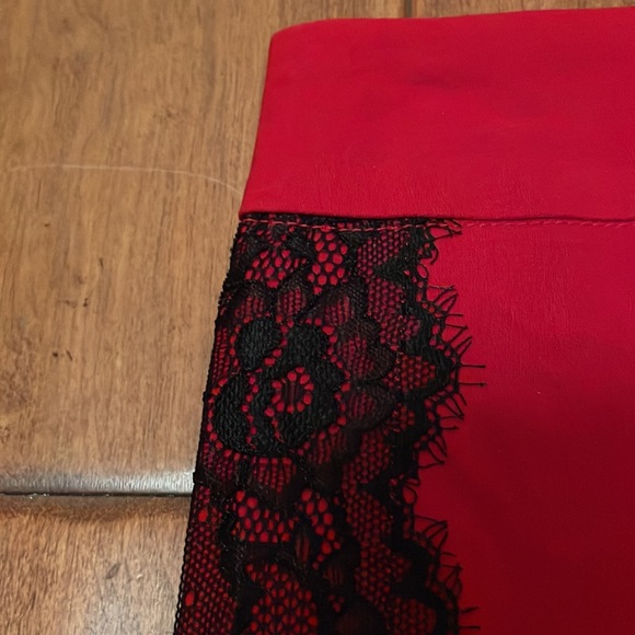 New! NWT 2b Bebe beautiful red skirt with side black lace size 4 - Picture 8 of 12